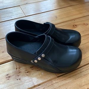 Sanita Leather Clogs - size 40 (9)